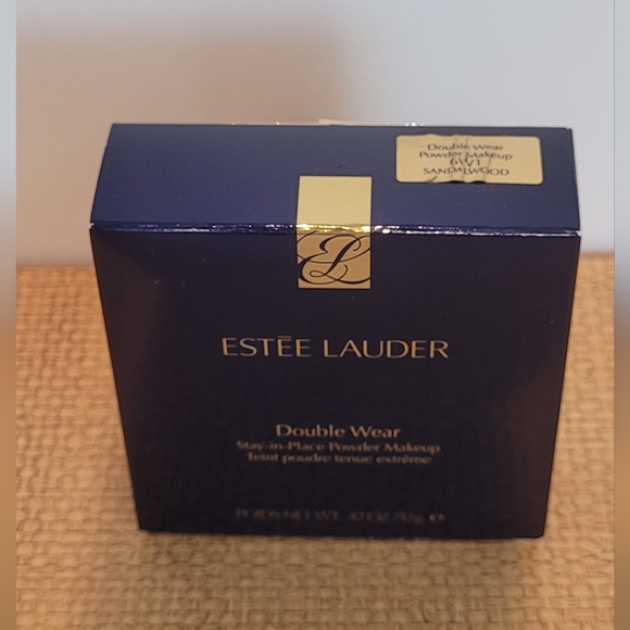 Estee Lauder Double Wear - Picture 2 of 2